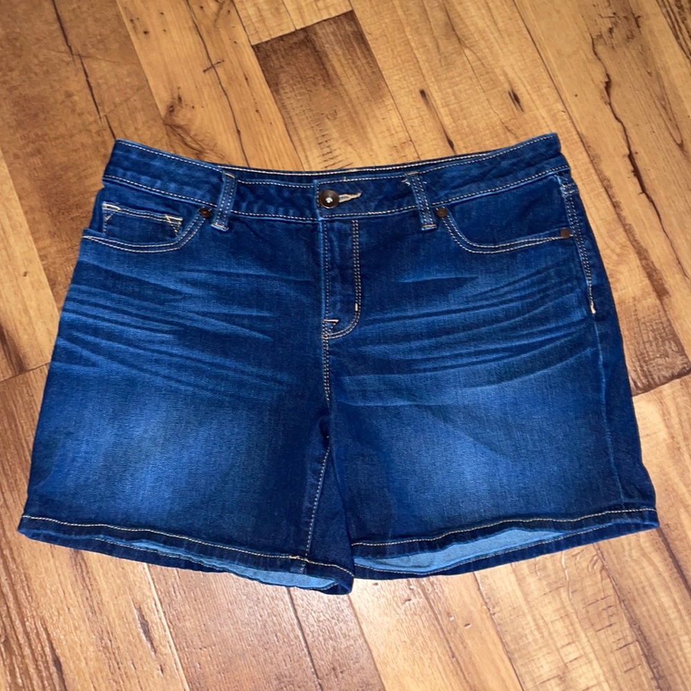 Stylus size 30/10 dark wash denim shorts